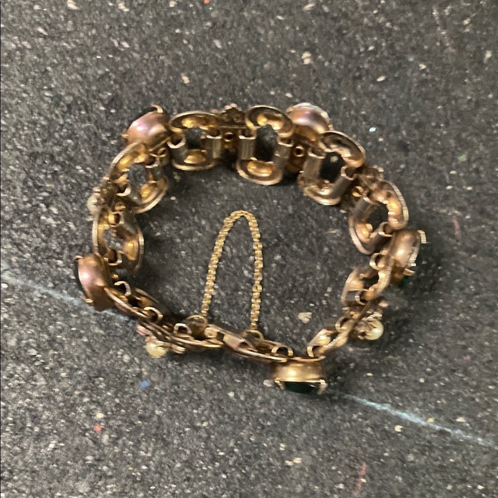 Art Deco Style 40s/50s Green and Gold Bracelet - Picture 7 of 12
